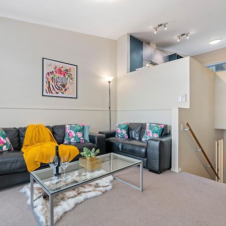 2-Bedroom Apartment With Lake & Mountain View - Beechwood Κουίνσταουν Εξωτερικό φωτογραφία