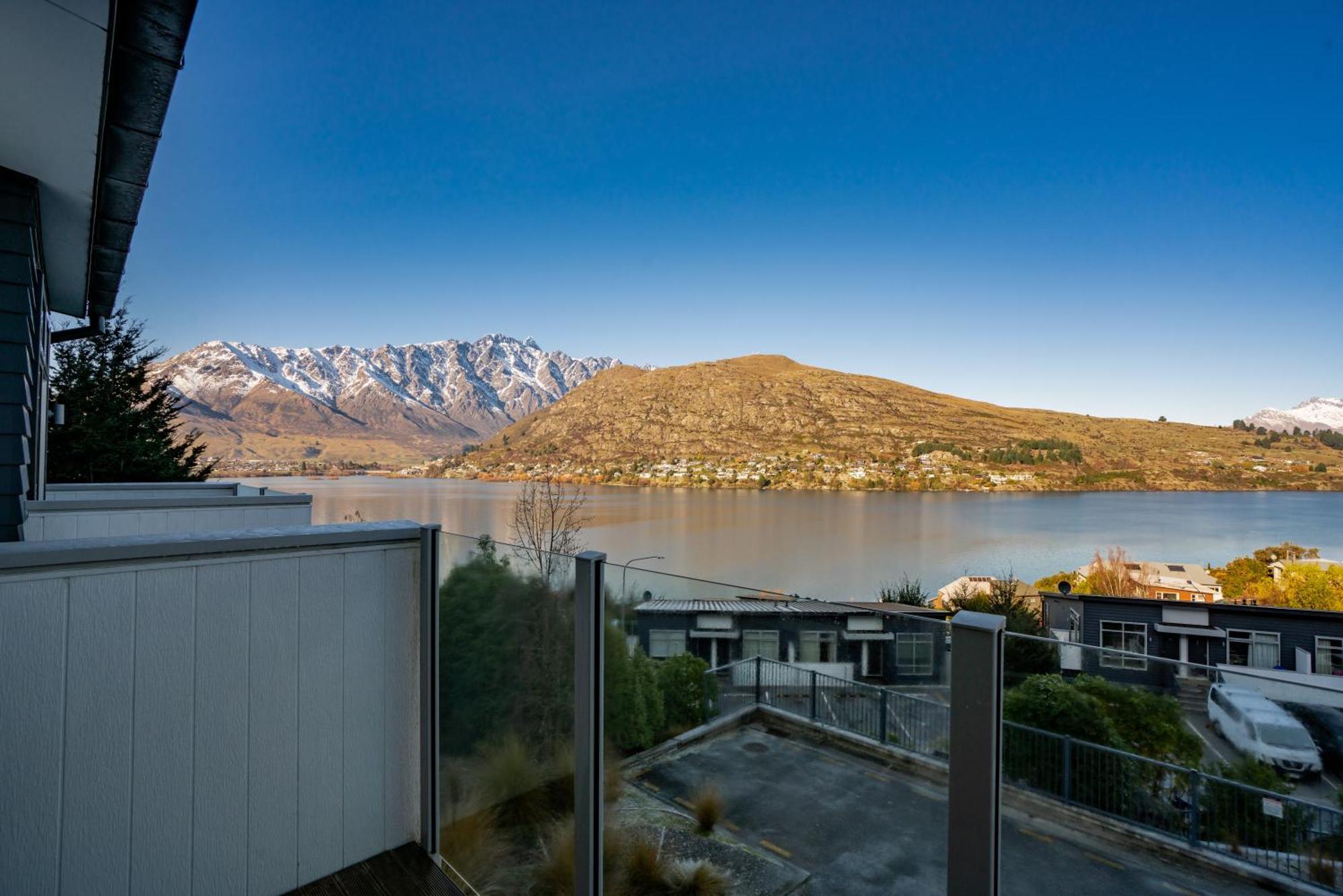 2-Bedroom Apartment With Lake & Mountain View - Beechwood Κουίνσταουν Εξωτερικό φωτογραφία