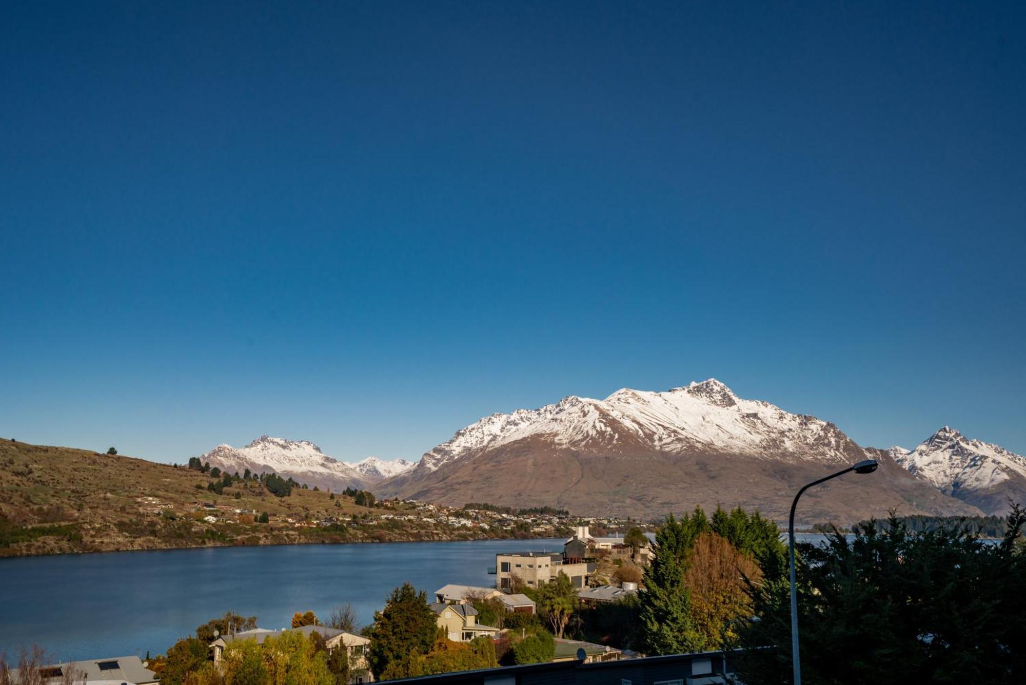 2-Bedroom Apartment With Lake & Mountain View - Beechwood Κουίνσταουν Εξωτερικό φωτογραφία